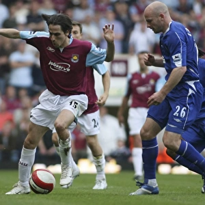 West Ham United v Everton Yossi Benayoun in action against Lee Carsley