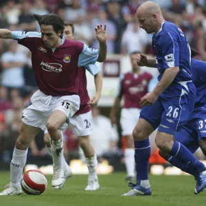 West Ham United v Everton Yossi Benayoun in action against Lee Carsley