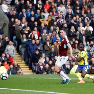 Yannick Bolasie Scores the Opener: Everton at Burnley's Turf Moor (Premier League) Yannick Bolasie Scores the Opener: Everton at Burnley's Turf Moor (Premier League)