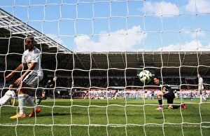 Images Dated 11th April 2015: Aaron Lennon Scores First Goal: Everton at Swansea's Liberty Stadium, Barclays Premier League