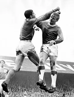 Images Dated 21st February 2006: Alex Young Everton in action in August 1964
