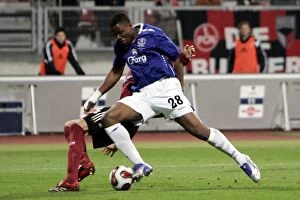 Nurnberg v Everton Collection: Anichebe Wins Controversial Penalty for Everton against FC Nurnberg in UEFA Cup