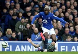 Images Dated 15th March 2015: Arouna Kone vs Ryan Taylor: Intense Clash between Everton and Newcastle United in Barclays Premier