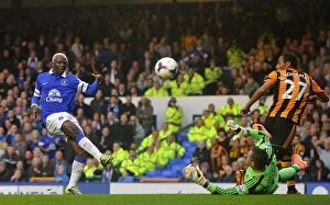 Images Dated 19th October 2013: Arouna Kone's Missed Opportunity: Everton vs Hull City (19-10-2013, Goodison Park)