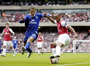 Arsenal v Everton 28 / 10 / 06 Arsenals Thierry Henry and Evertons Phil Neville in action