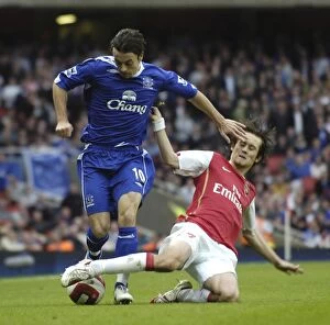 Images Dated 28th October 2006: Arsenal v Everton 28 / 10 / 06 Evertons Simon Davies is challenged by Arsenals Tomas Rosicky