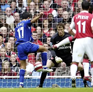 Arsenal v Everton 28 / 10 / 06 Evertons Tim Cahill scores the first goal