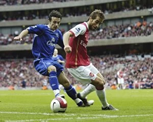 Arsenal v Everton Gallery: Arsenal v Everton -Arsenals Mathieu Flamini and Evertons Simon Davies