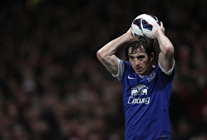 Arsenal vs. Everton: A Defensive Stalemate at Emirates Stadium featuring Leighton Baines (16-04-2013)