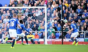 Framed Print : Barclays Premier League - Everton v Arsenal - Goodison Park