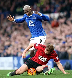 Battle for the Ball: Arouna Kone vs. Craig Dawson - Everton vs. West Bromwich Albion