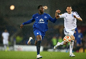 Framed Print : A Battle for the Ball: Everton vs Dynamo Kiev in Europa League Round of 16, First Leg (Goodison Park) Framed Print : A Battle for the Ball: Everton vs Dynamo Kiev in Europa League Round of 16, First Leg (Goodison Park)
