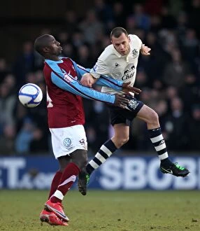 Images Dated 8th January 2011: Battle for the Ball: Heitinga vs. Forte - FA Cup Third Round Clash between Scunthorpe United