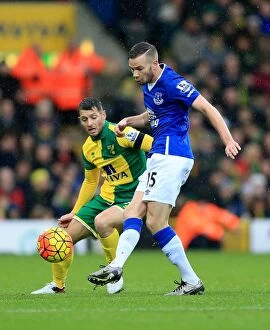 Images Dated 12th December 2015: Battle for the Ball: Hoolahan vs. Cleverley - Norwich City vs. Everton