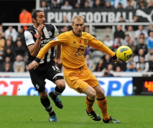 Battle for the Ball: Jonas Gutierrez vs. Tony Hibbert - Newcastle United vs. Everton (Premier League, 05 November 2011)