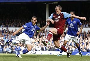 Images Dated 10th September 2011: Battle for the Ball: Osman vs. Dunne - Everton vs. Aston Villa