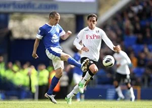 Images Dated 27th April 2013: Battle for the Ball: Osman vs. Ruiz - Everton's Supremacy over Fulham (1-0)