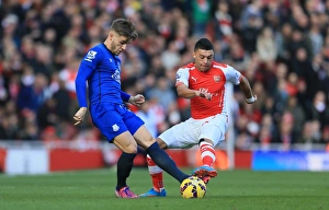 Battle for the Ball: Oxlade-Chamberlain vs. Garbutt - Arsenal vs. Everton Premier League Clash
