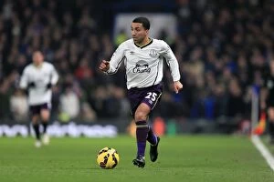 Images Dated 11th February 2015: Charging Ahead: Aaron Lennon at Stamford Bridge - Everton vs. Chelsea, Premier League