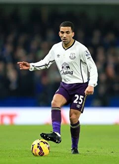 Images Dated 11th February 2015: Charging Ahead: Aaron Lennon's Thrilling Sprint at Stamford Bridge - Everton vs