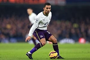 Images Dated 11th February 2015: Charging Toffee: Aaron Lennon at Stamford Bridge - Everton vs. Chelsea, Premier League