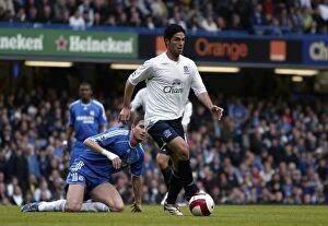 Chelsea v Everton Collection: Chelsea v Everton - Mikel Arteta in action against Frank Lampard