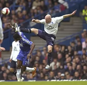 Chelsea v Everton Collection: Chelsea v Everton - Salomon Kalou in action against Lee Carsley