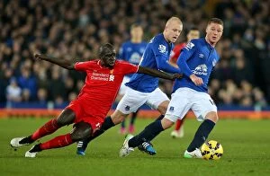 Images Dated 7th February 2015: Clash at Goodison Park: McCarthy, Naismith vs Sakho