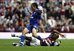 Images Dated 23rd September 2007: Clash of the Wings: Pienaar vs. Young at Villa Park - Everton vs