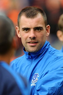 Framed Print : Darron Gibson and Everton Take on Dundee United at Tannadice Park in Pre-Season Friendly Framed Print : Darron Gibson and Everton Take on Dundee United at Tannadice Park in Pre-Season Friendly