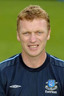 Images Dated 12th August 2004: David Moyes with Everton Team - 12 August 2004