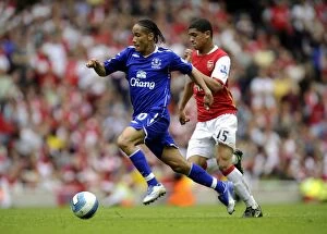 Images Dated 4th May 2008: Denilson vs. Pienaar: Intense Rivalry in the Arsenal vs. Everton Premier League Clash at Emirates