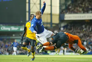 Framed Print : Determined Clash: Duncan Ferguson's Intense Challenge Against Wigan's Goalkeeper Framed Print : Determined Clash: Duncan Ferguson's Intense Challenge Against Wigan's Goalkeeper