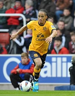 Images Dated 1st May 2012: Determined Steven Pienaar: Everton's Winning Performance Against Stoke City (01 May 2012)