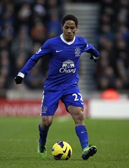 Images Dated 15th December 2012: Determined Steven Pienaar: A Fighting Draw for Everton vs. Stoke City (15-12-2012, Premier League)