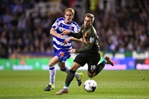 Capital One Cup - Third Round - Reading v Everton - Madejski Stadium Collection: Deulofeu vs. Fernandez: Battle for the Ball in Everton's Capital One Cup Clash at Reading
