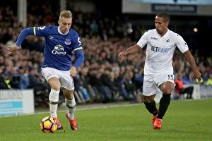 Images Dated 19th November 2016: Deulofeu vs Routledge: Intense Battle for Ball at Goodison Park - Everton vs Swansea City