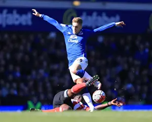 Deulofeu vs. Wanyama: Intense Battle at Goodison Park - Everton vs. Southampton, Barclays Premier League