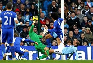 Images Dated 1st December 2012: Dramatic Equalizer: Marouane Fellaini Scores for Everton at Etihad Stadium