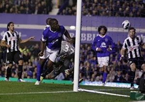 Images Dated 17th September 2012: Dramatic Last-Minute Header Clearance: Anichebe vs. Williamson at Goodison Park