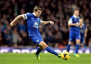 Images Dated 8th December 2013: Draw at Emirates: Seamus Coleman's Tenacious Everton Holds Arsenal