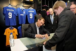 Images Dated 7th December 2011: Duncan Ferguson: Everton Two Store Event - Signing of Everton's Premier League Greatest XI DVD
