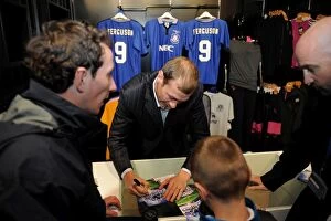 Images Dated 7th December 2011: Duncan Ferguson: Meet & Greet & DVD Signing - Everton's Premier League XI at Everton Two Store