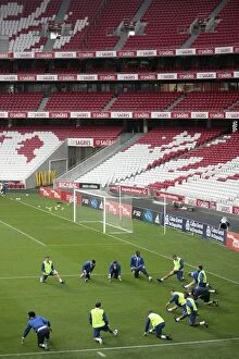 Images Dated 21st October 2009: Everton FC: Preparing for Battle at Estadio da Luz against SL Benfica - Training Sessions