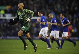 Images Dated 21st January 2012: Everton FC: Tim Howard and Team Gear Up for Second Half Kickoff vs