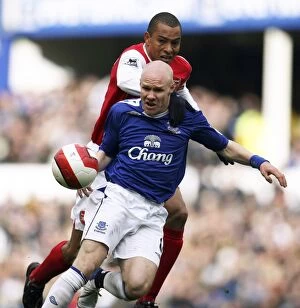 Andy Johnson Collection: Everton v Arsenal - Andrew Johnson and Gilberto Silva =