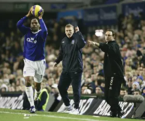 Everton v Aston Villa FA - Goodison Park Everton manager David Moyes and Aston Villa manager Martin O Neill shout instructions as Evertons Joleon Lescott prepares to take