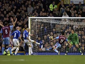 Everton v Aston Villa Collection: Everton v Aston Villa Lee Carsley - Everton shoots at goal under pressure from Liam Ridgewell