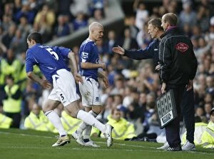 David Weir Gallery: Everton v Manchester City Andrew Johnson of Everton is substituted by manager David Moyes for team