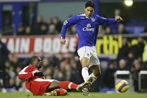 Everton v Middlesbrough Collection: Everton v Middlesbrough George Boateng tackles Mikel Arteta